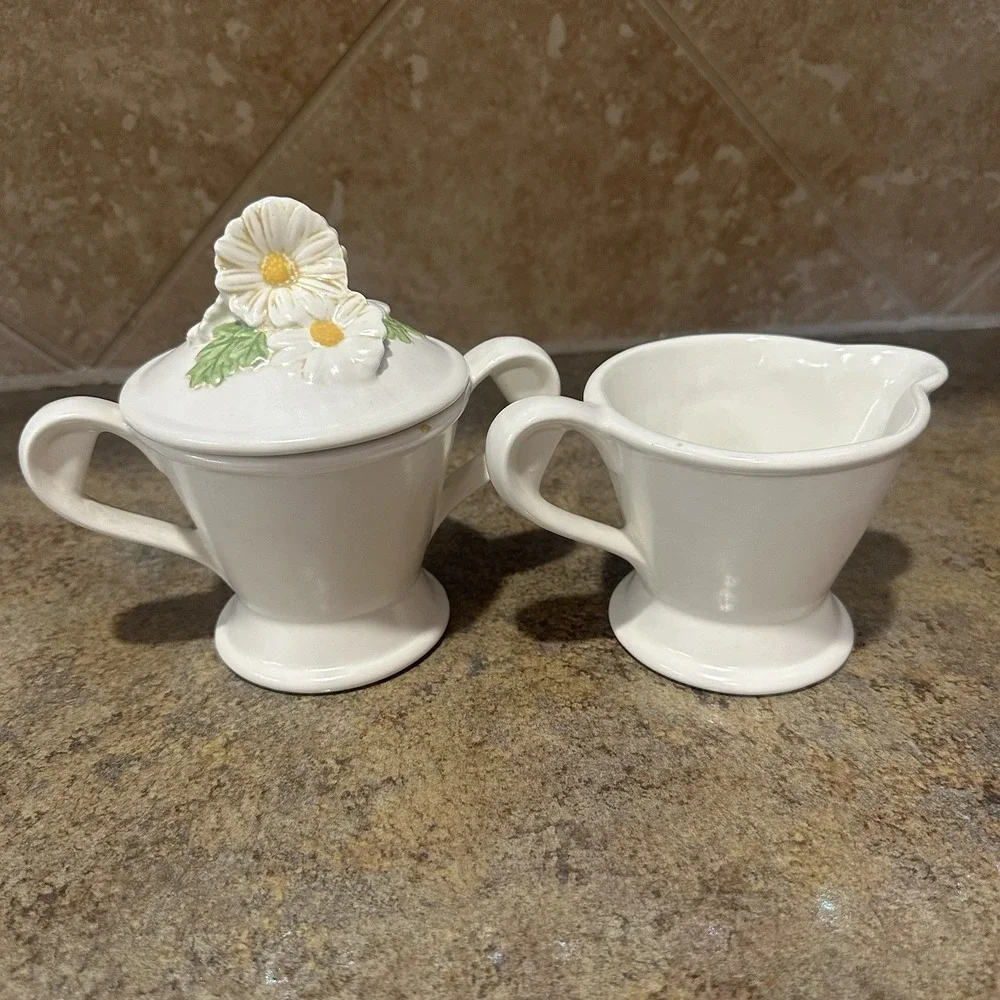Vintage 1960's Poppytrail Metlox Sculptured Daisy Creamer & Sugar Bowl Set